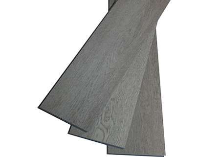 ป้องกันรอยขีดข่วนพื้นไวนิลไม้กระดานพื้นไวนิลสีที่กำหนดเองด้วยระบบคลิก