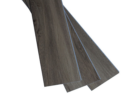 พื้นไม้พลาสติกรีไซเคิลที่เป็นที่นิยมลายไม้ปูพื้นไวนิล PVC 4 มม. คุณภาพสูง